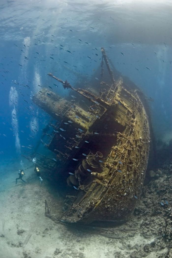 shipwreck cemeteries09